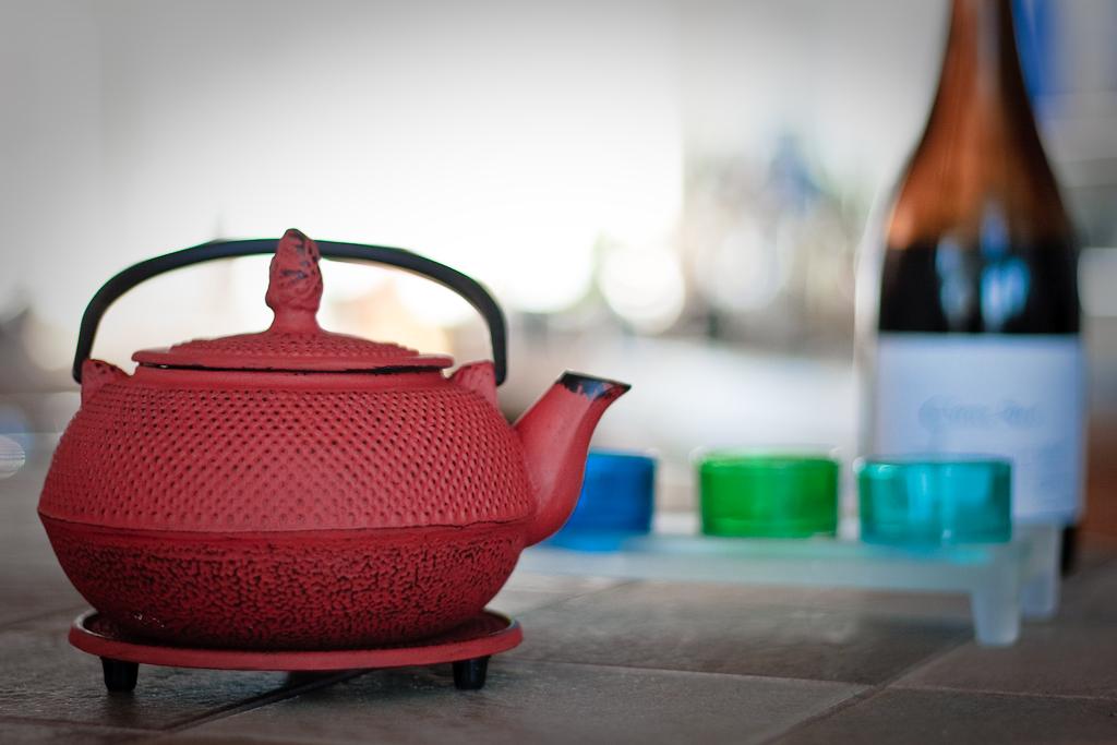 /images/2010-03-04_Japanese_Tea_pot_by_Denis_Savard.jpg