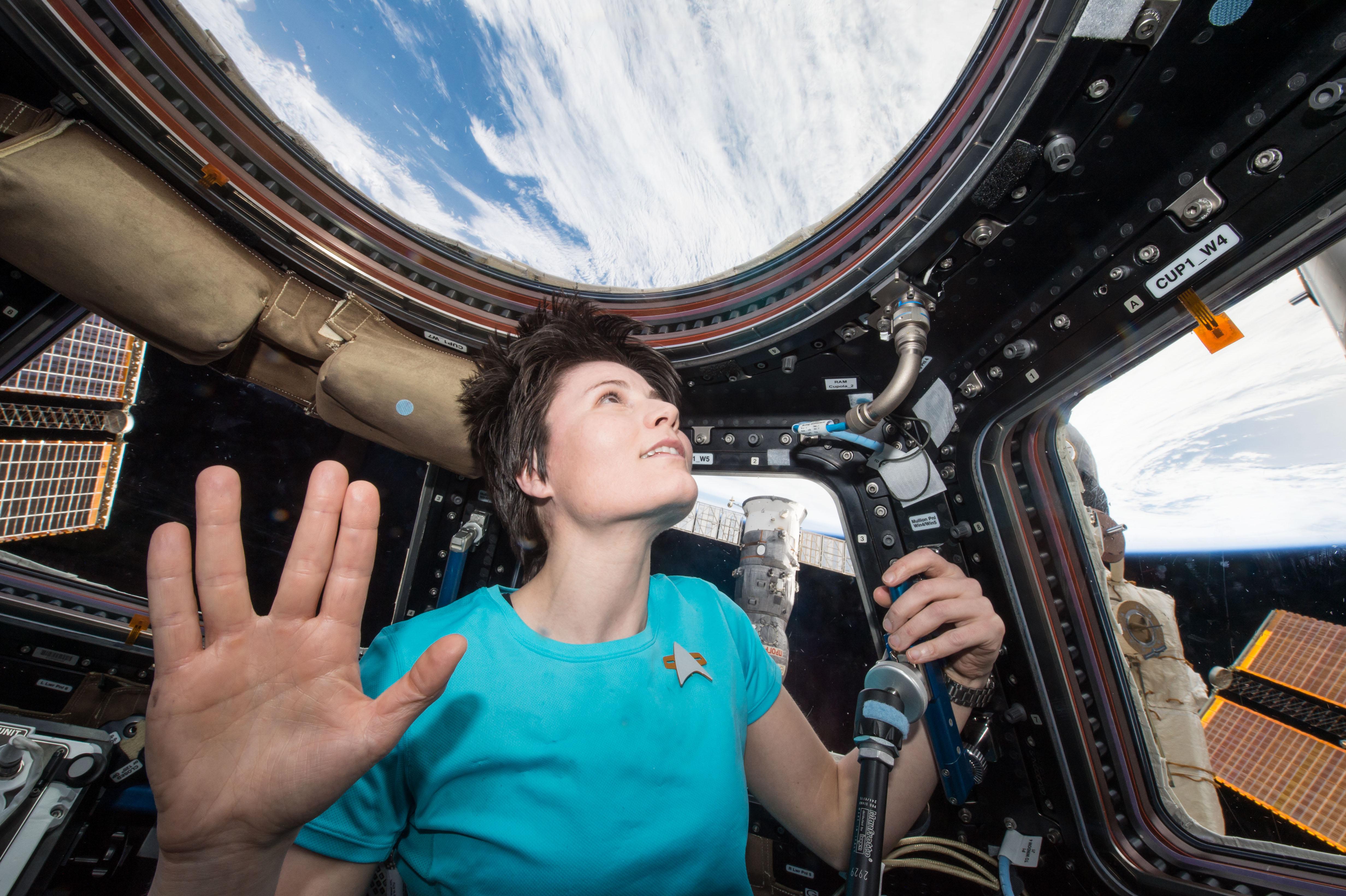 /images/2015-07-21_ISS_42_Samantha_Cristoforetti_Leonard_Nimoy_tribute.jpg