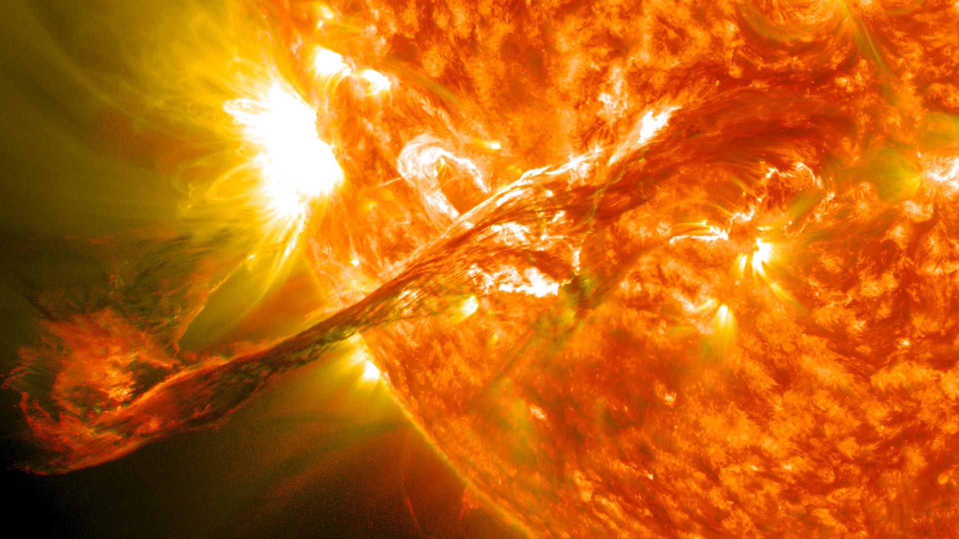 /images/Magnificent_CME_Erupts_on_the_Sun_-_August_31.jpg