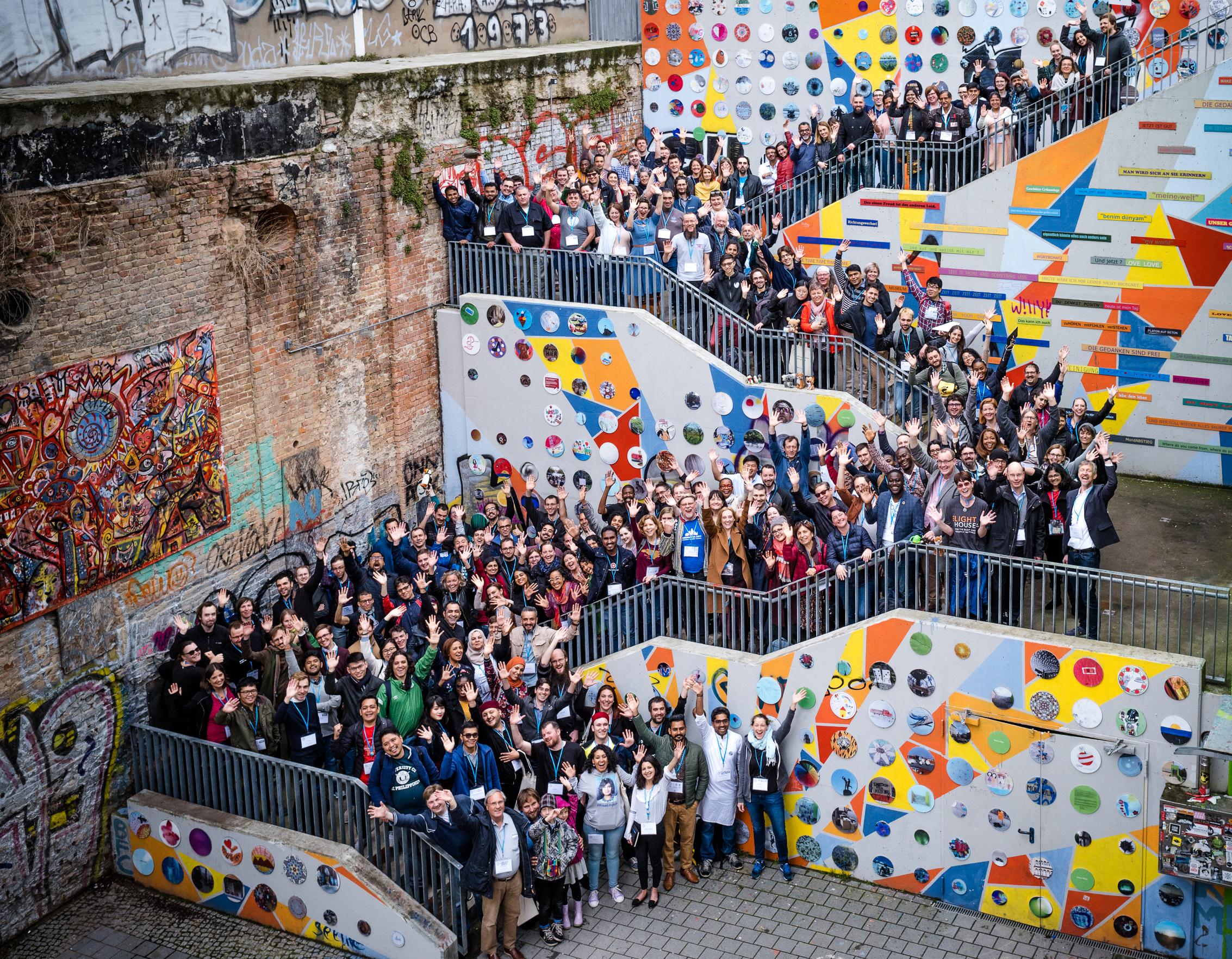 Photo de groupe des Wikimédiens lors de la conférence Wikimedia 2019 à Berlin.